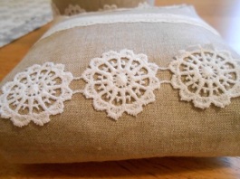 linen-and-lace-basket-and-pouch-3